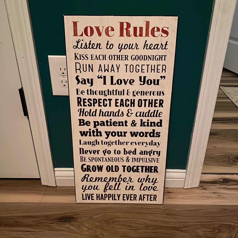 ‘Love Rules’ Sign